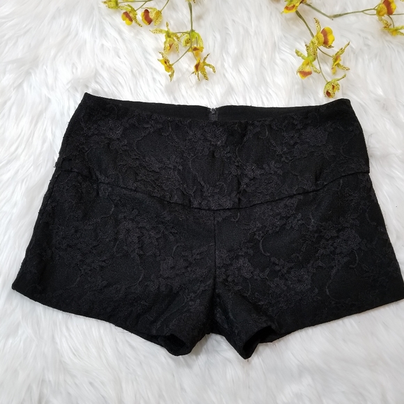 WINDSOR Shorts Black with lace on the outside, SIZE Large. - Picture 1 of 16